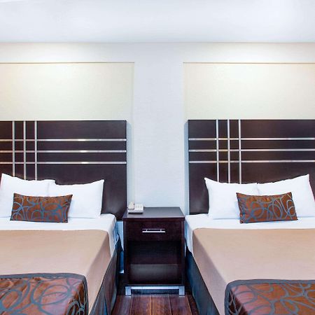 Travelodge By Wyndham Fresno Yosemite Area Buitenkant foto