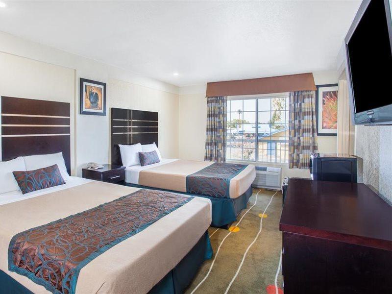 Travelodge By Wyndham Fresno Yosemite Area Buitenkant foto