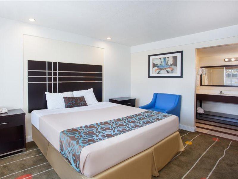 Travelodge By Wyndham Fresno Yosemite Area Buitenkant foto