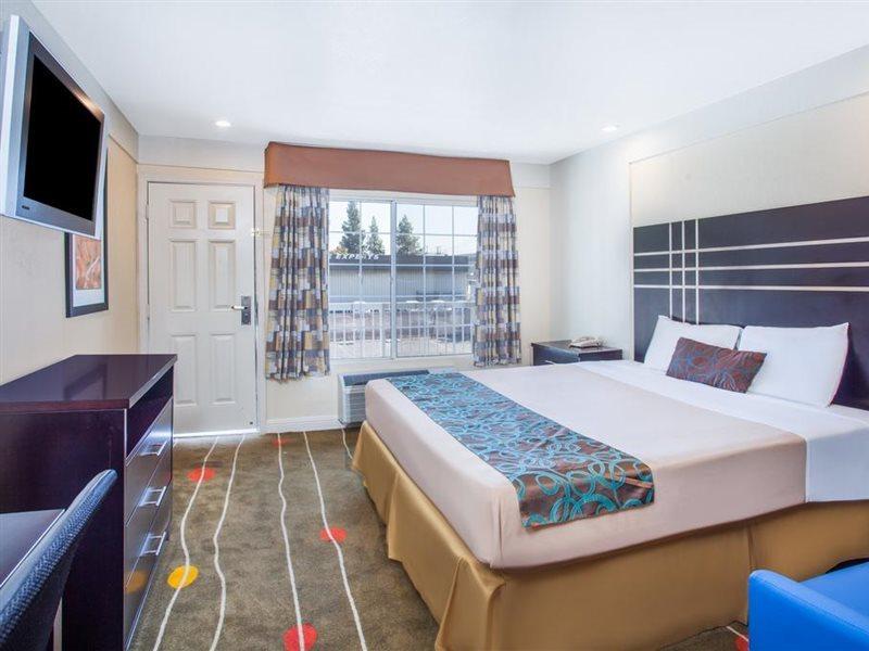 Travelodge By Wyndham Fresno Yosemite Area Buitenkant foto