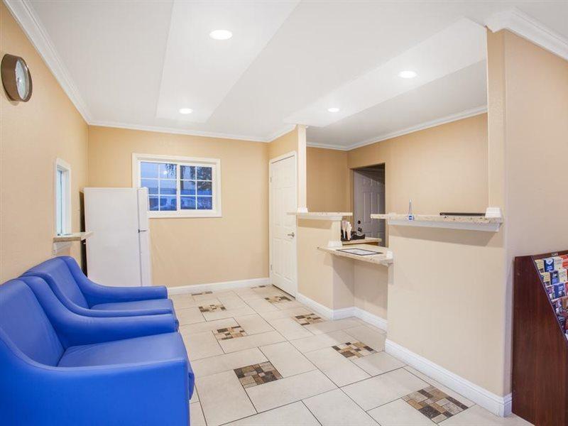 Travelodge By Wyndham Fresno Yosemite Area Buitenkant foto