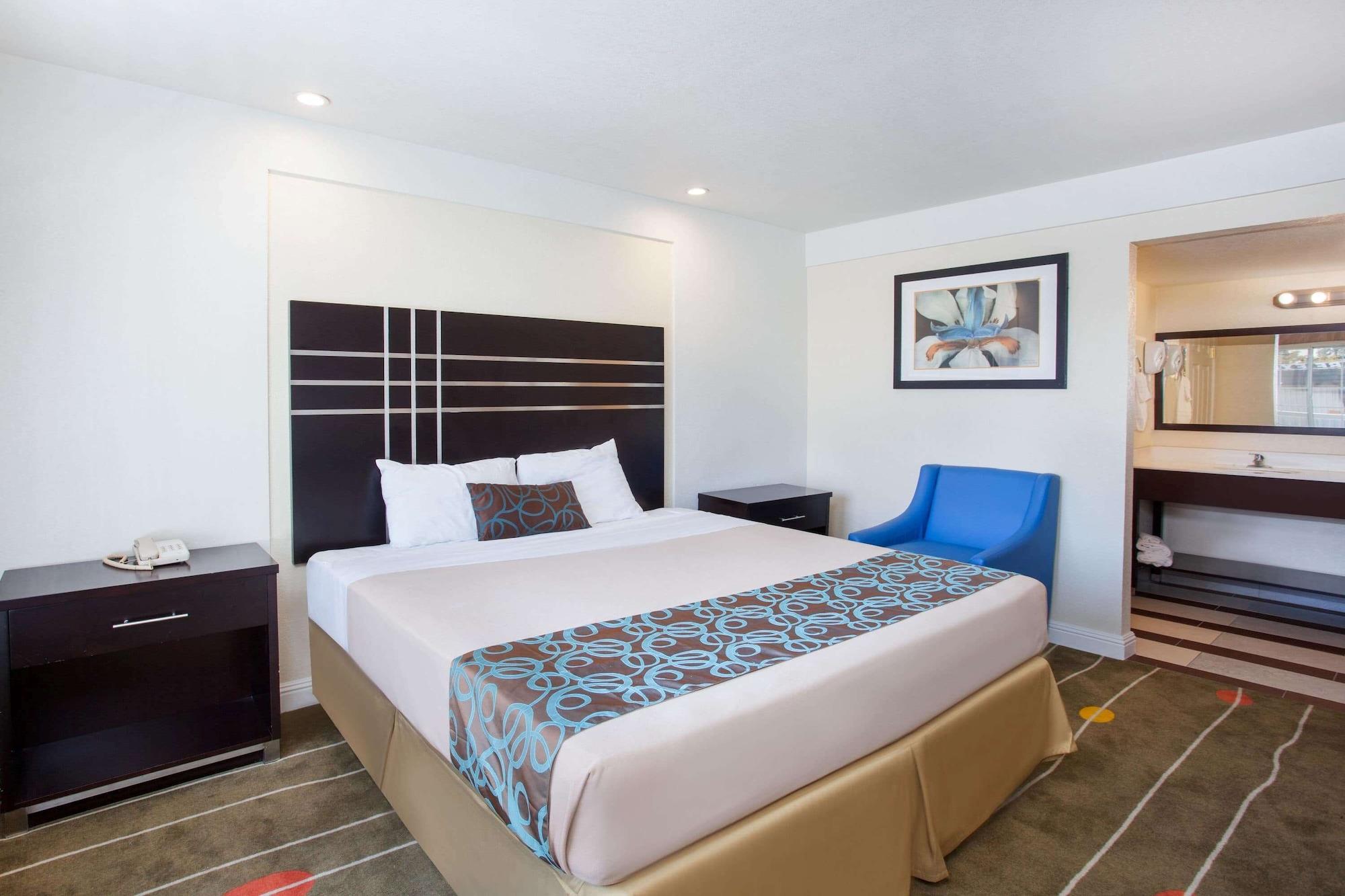 Travelodge By Wyndham Fresno Yosemite Area Buitenkant foto
