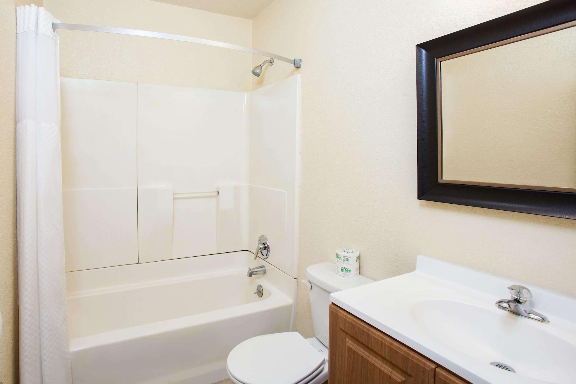 Travelodge By Wyndham Fresno Yosemite Area Buitenkant foto