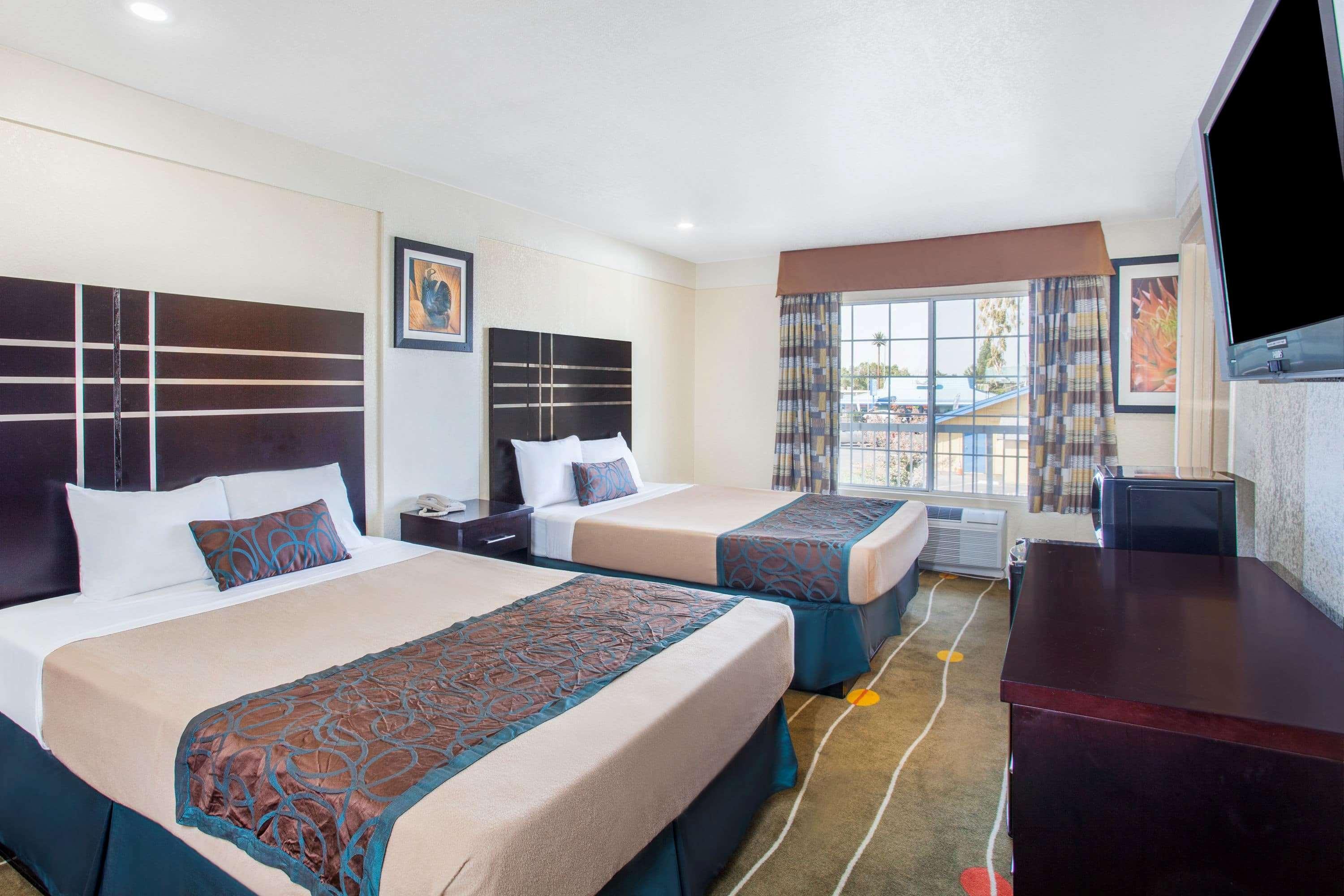 Travelodge By Wyndham Fresno Yosemite Area Buitenkant foto