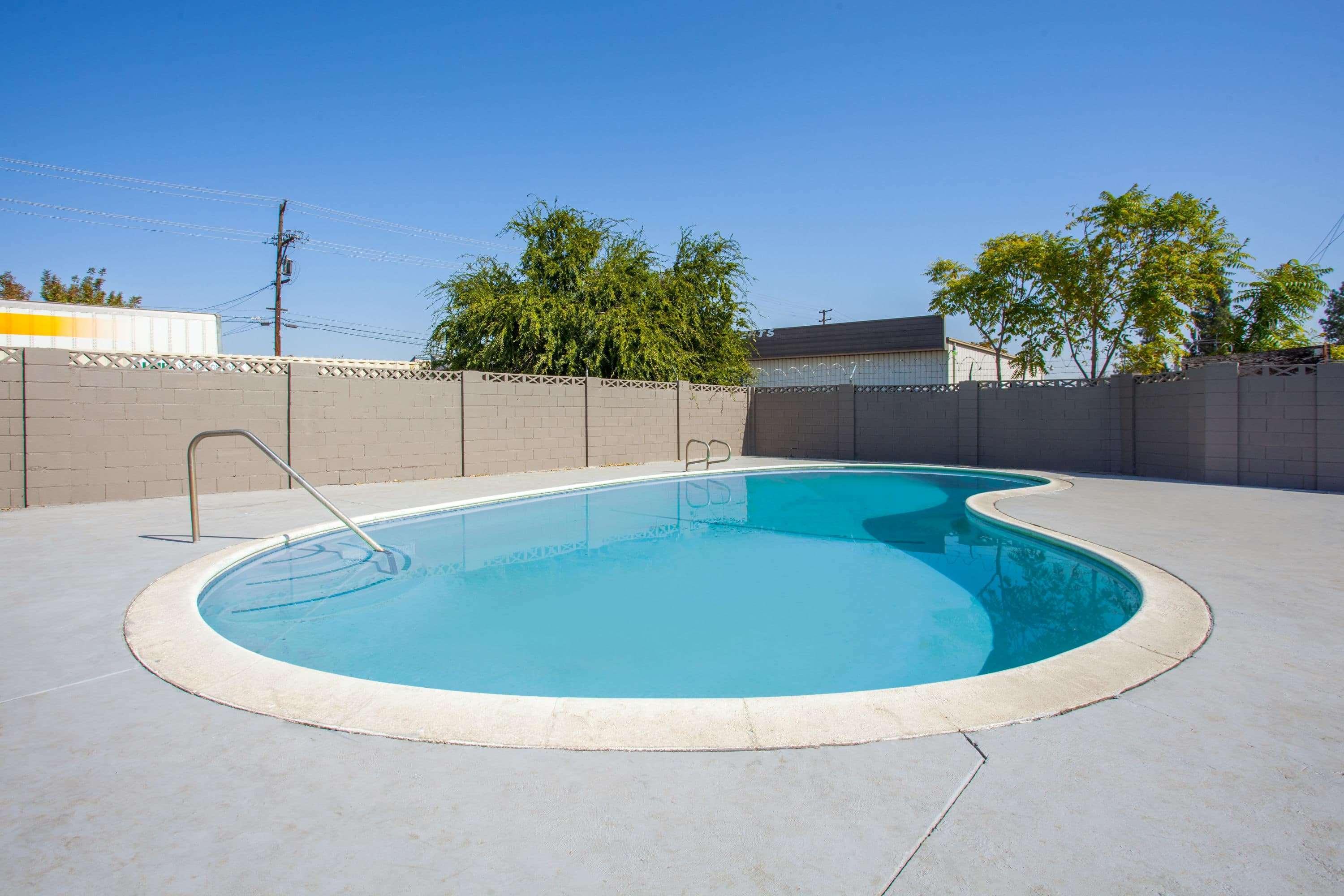 Travelodge By Wyndham Fresno Yosemite Area Buitenkant foto
