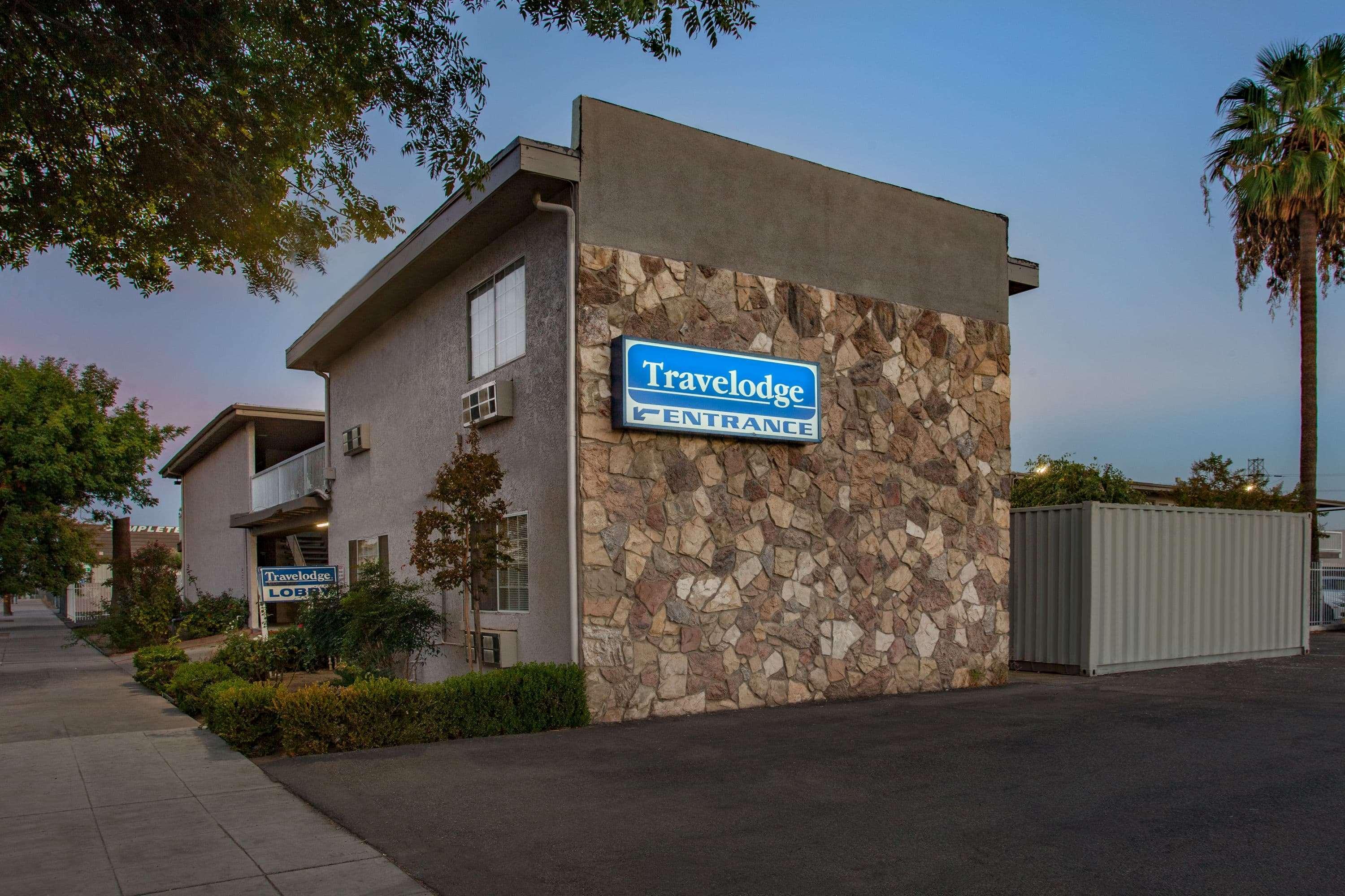 Travelodge By Wyndham Fresno Yosemite Area Buitenkant foto