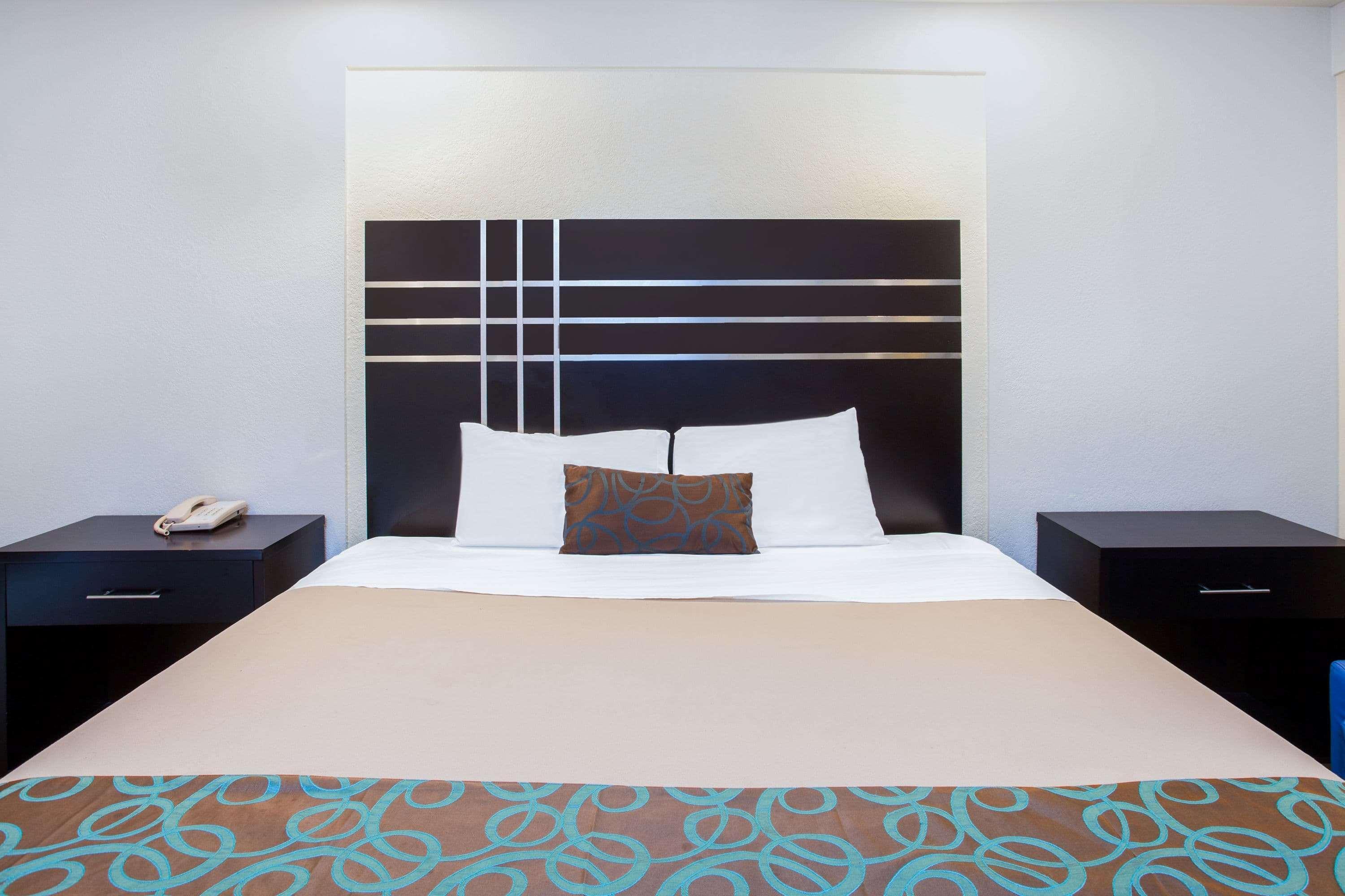 Travelodge By Wyndham Fresno Yosemite Area Buitenkant foto