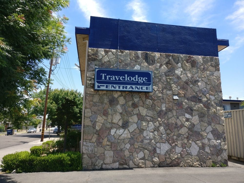 Travelodge By Wyndham Fresno Yosemite Area Buitenkant foto