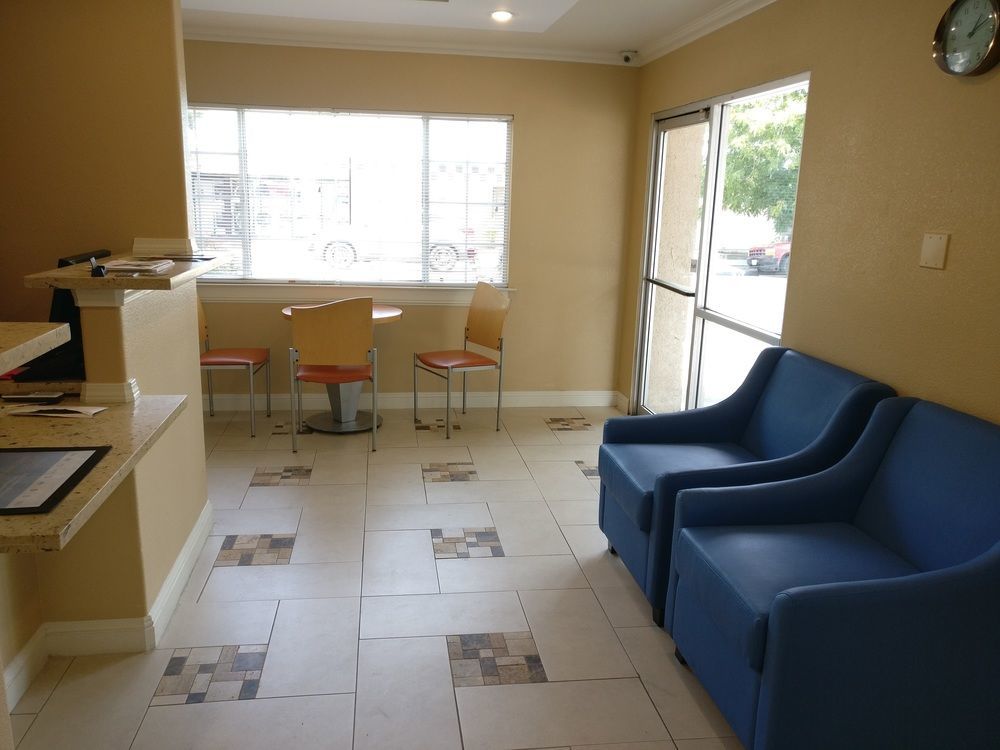 Travelodge By Wyndham Fresno Yosemite Area Buitenkant foto
