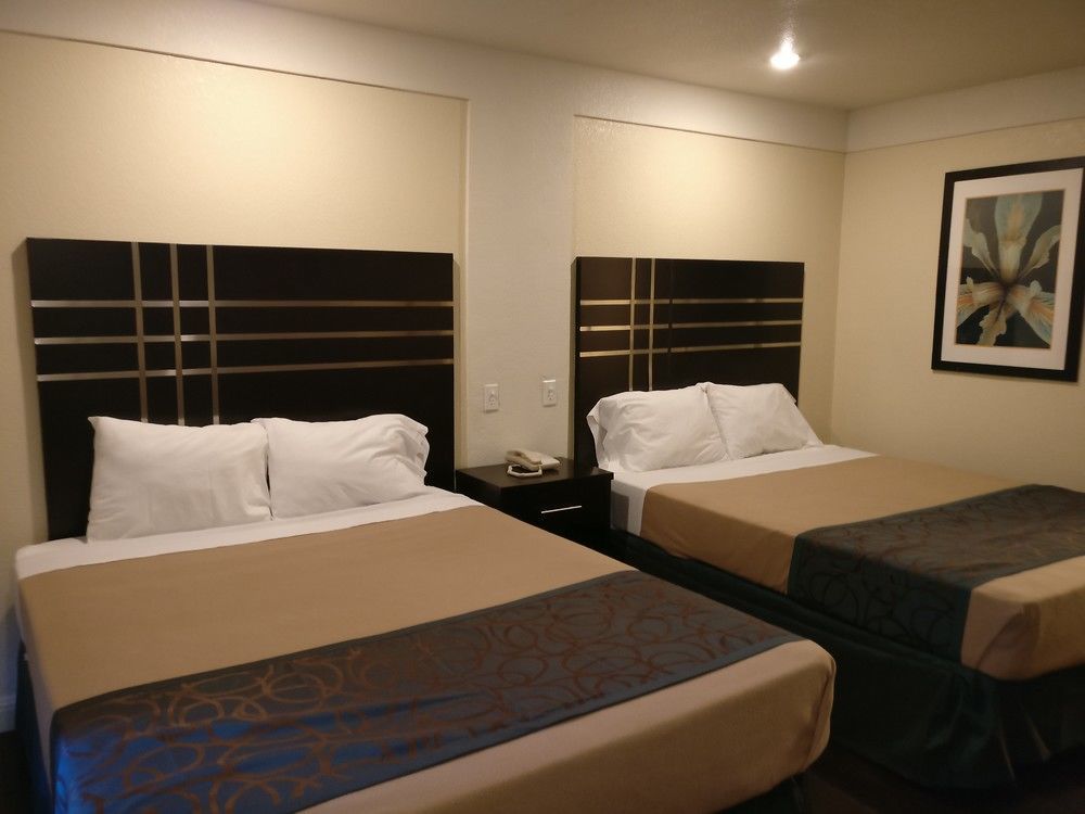 Travelodge By Wyndham Fresno Yosemite Area Buitenkant foto
