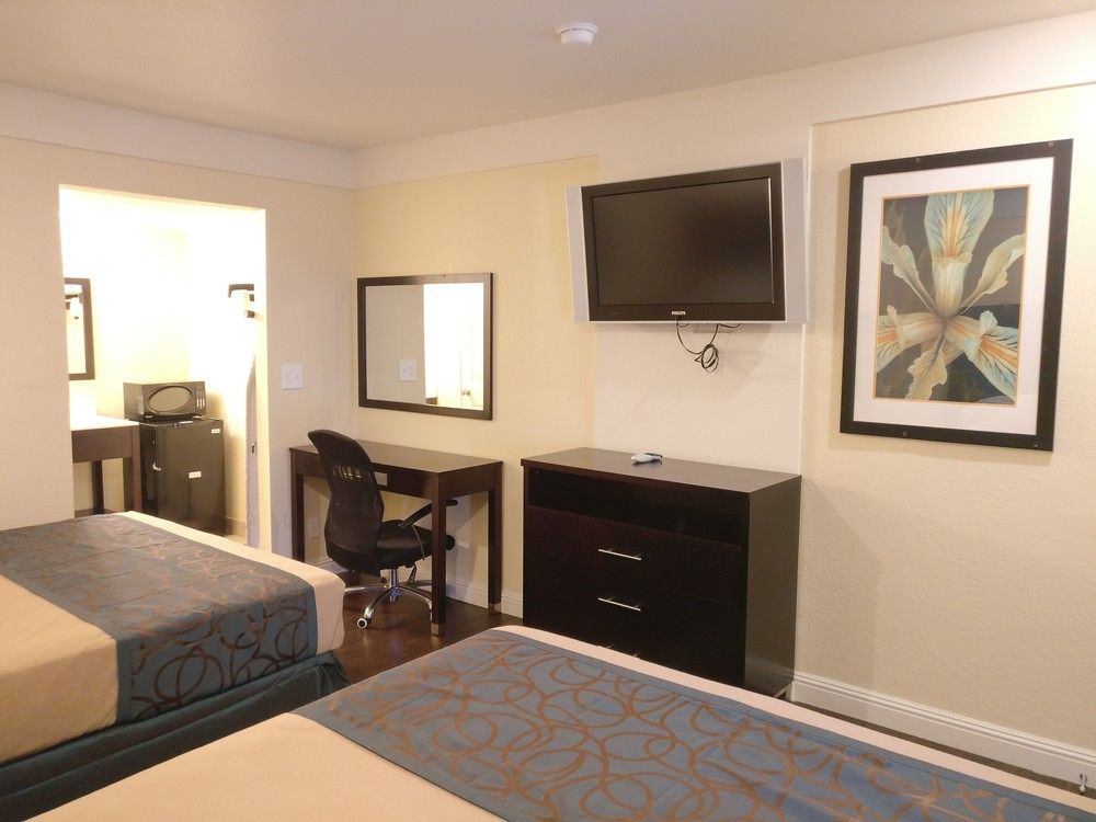Travelodge By Wyndham Fresno Yosemite Area Buitenkant foto