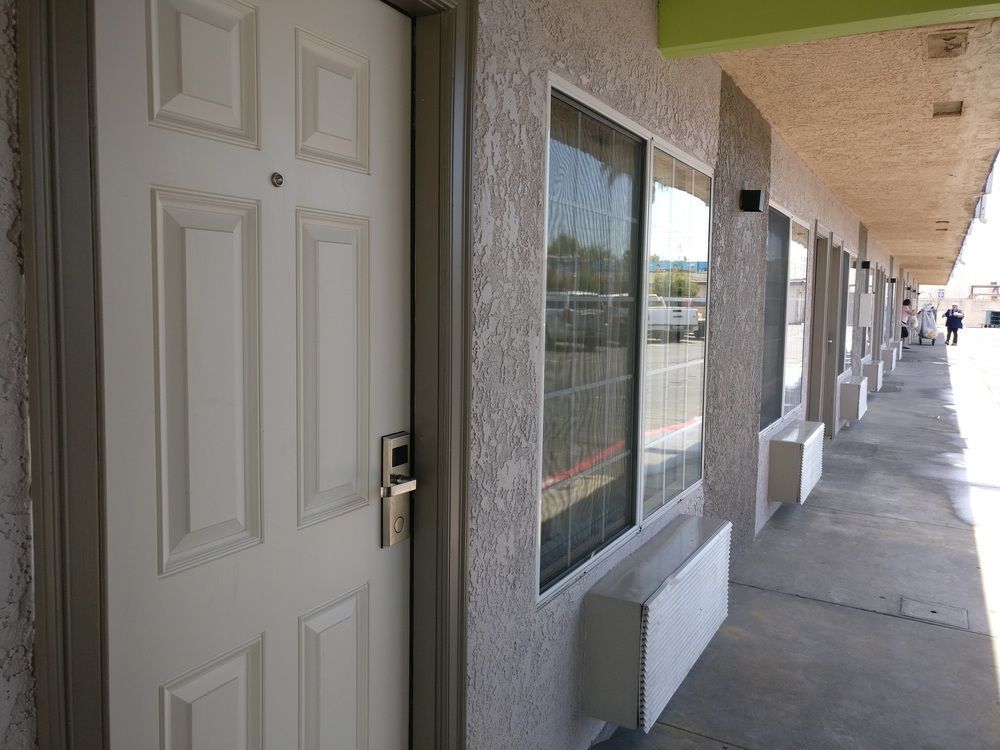 Travelodge By Wyndham Fresno Yosemite Area Buitenkant foto