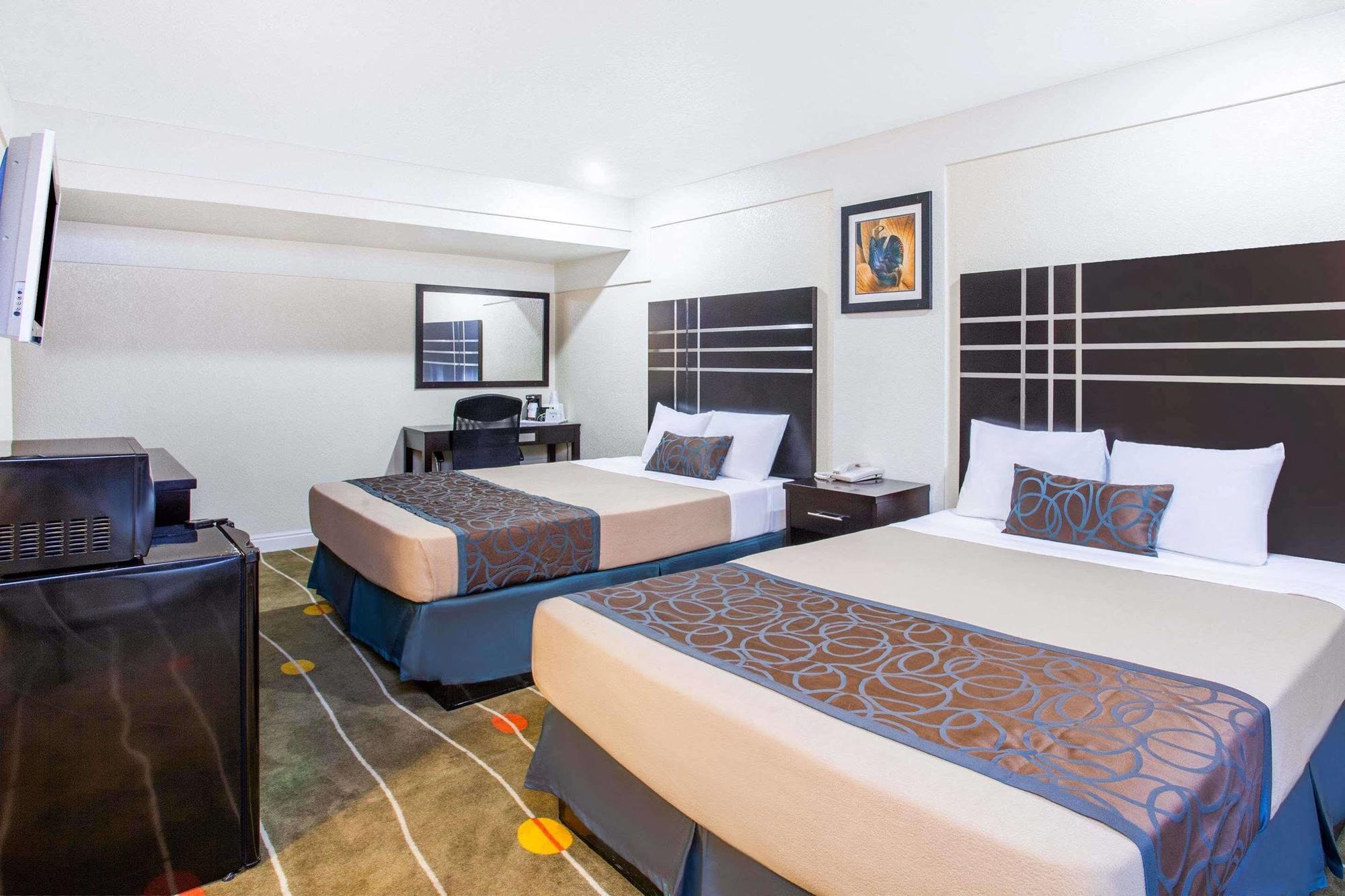 Travelodge By Wyndham Fresno Yosemite Area Buitenkant foto